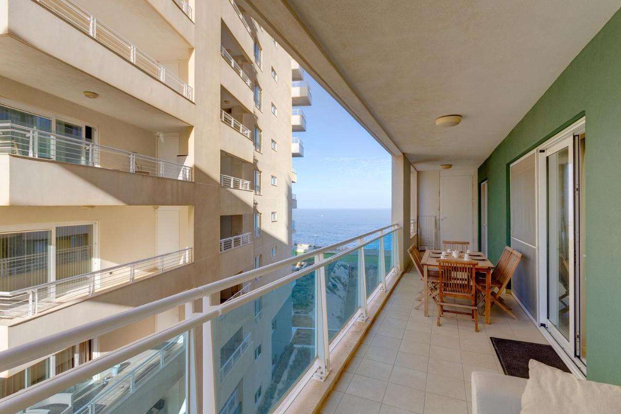 Luxury Apt W/ Side Seaviews And Pool, Top Location Sliema Exterior photo