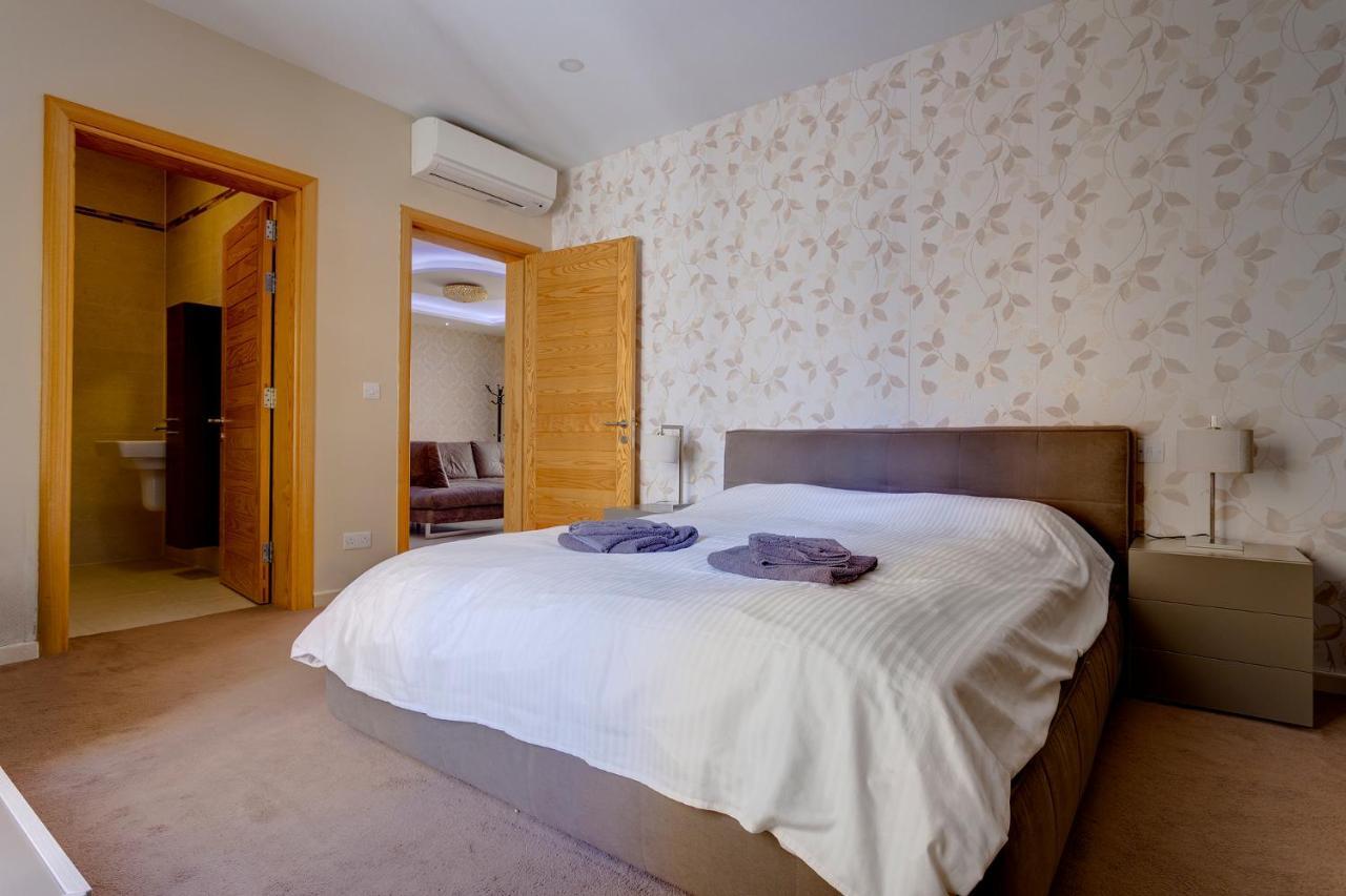 Luxury Apt W/ Side Seaviews And Pool, Top Location Sliema Exterior photo